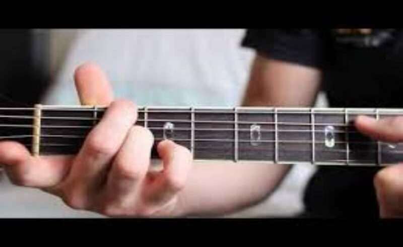 Descubra métodos de aprender tocar guitarra sozinho